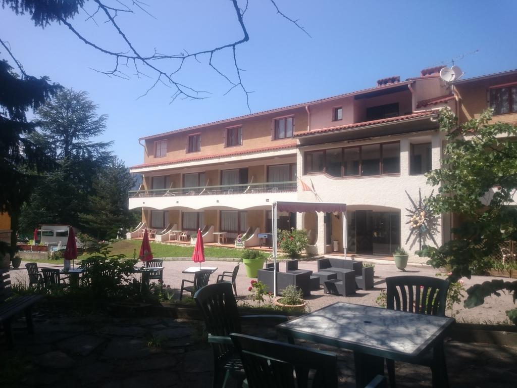 Hotel Le Mas Fleuri Верне-ле-Бен Екстер'єр фото